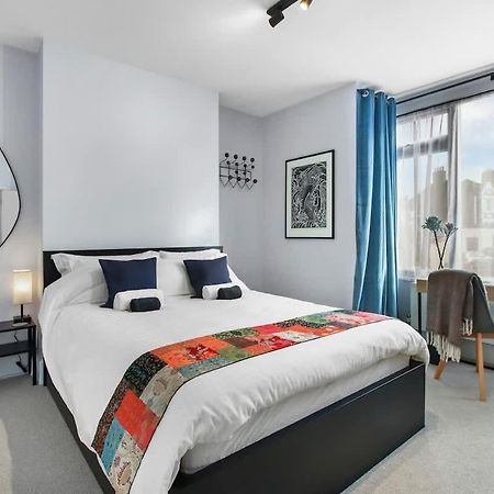 Modern Double Bedroom In City Apartment Room 1 Лондон Экстерьер фото