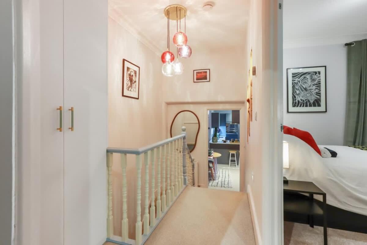 Modern Double Bedroom In City Apartment Room 1 Лондон Экстерьер фото